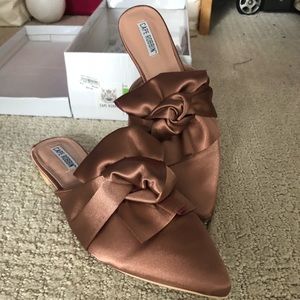 Pink Satin pointed loafer  w. Bow